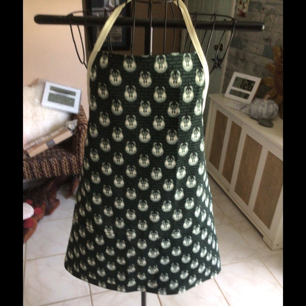 Milwaukee bucks all purpose apron